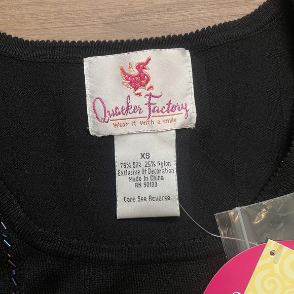 Quacker Factory Womens Beaded Silk Blend Sweater Size XS Black Dragonflies - Picture 4 of 11